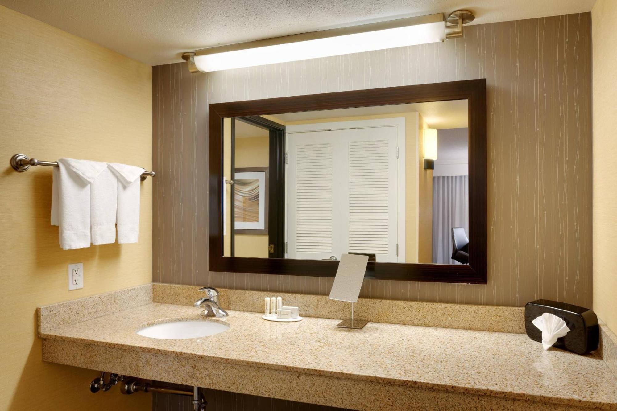Courtyard By Marriott Salt Lake City Санді Екстер'єр фото